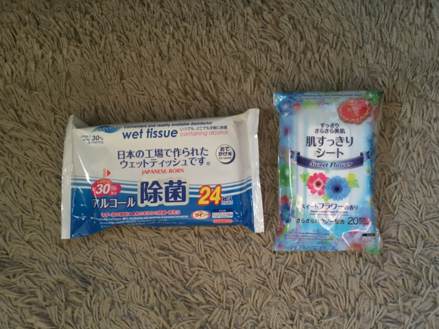 ● Antibacterial wet wipes ● Wipes for washing hands and face